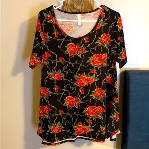 Medium Lularoe Perfect T